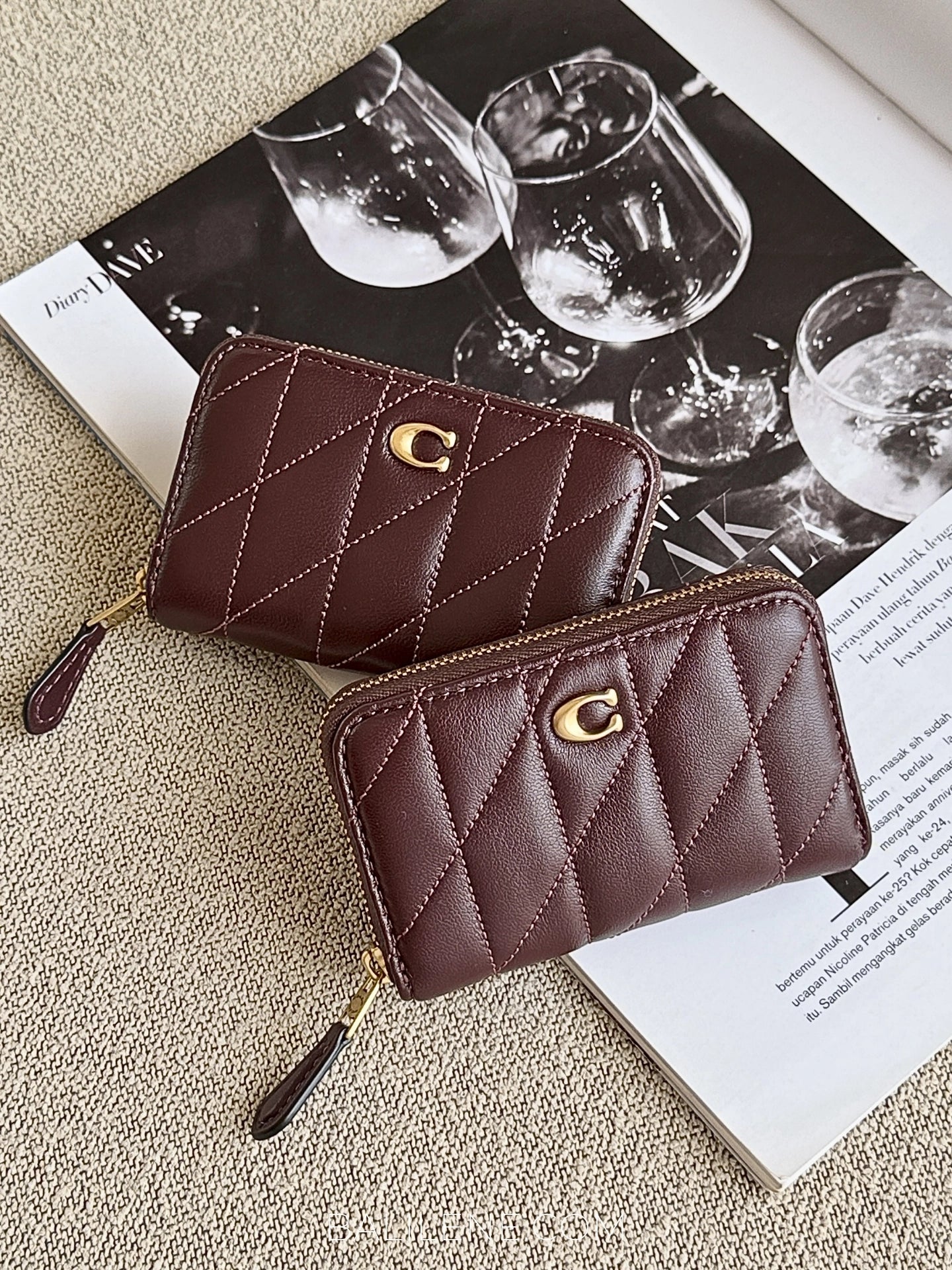 gambar-Coach-Essential-Small-Zip-Around-Card-Case-With-Pillow-Quilting-Black-Currant-balilene