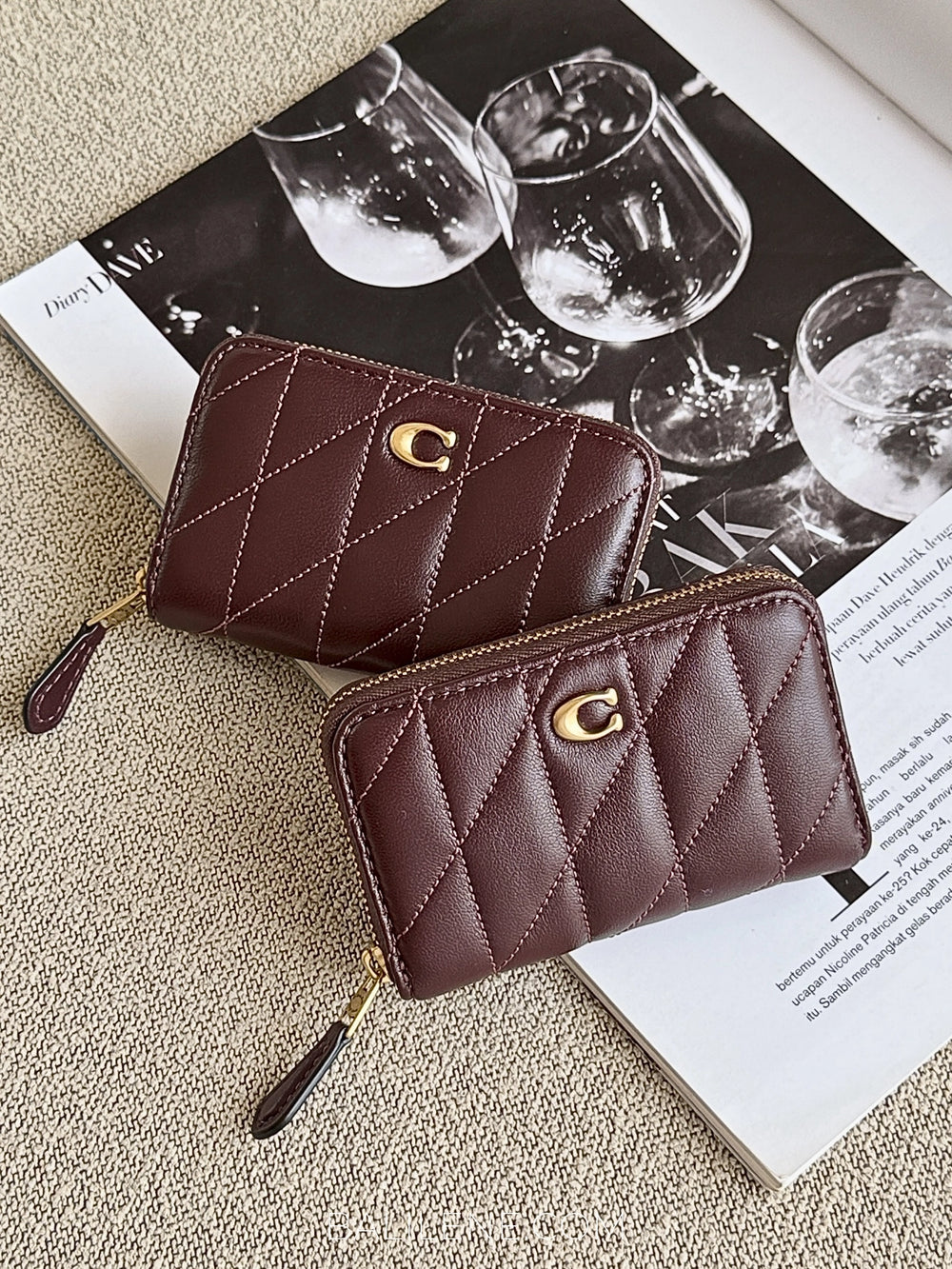 gambar-Coach-Essential-Small-Zip-Around-Card-Case-With-Pillow-Quilting-Black-Currant-balilene