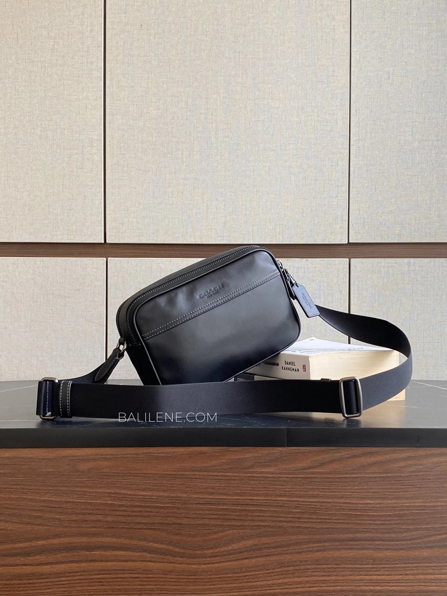 gambar-Coach-Graham-Crossbody-Bag-Black-balilene