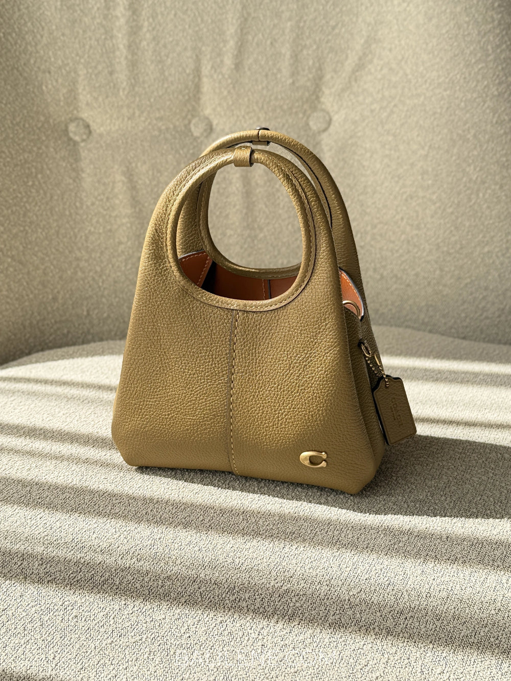 gambar-Coach-Lana-Shoulder-Bag-19-Muted-Olive-balilene
