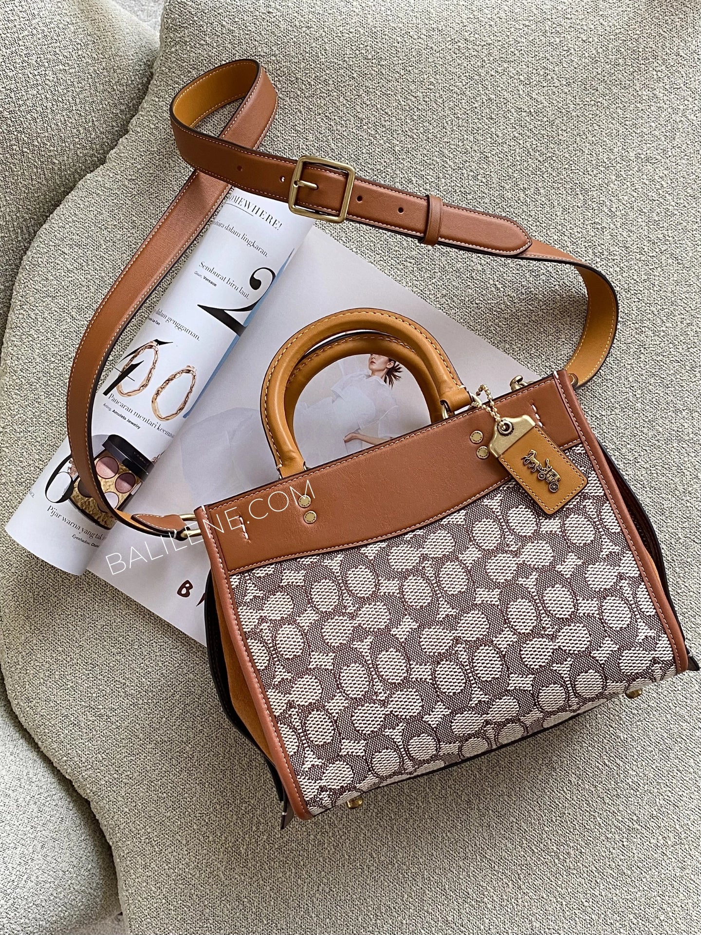 gambar-Coach-Rogue-25-In-Signature-Textile-Jacquard-Cocoa-Burnished-Amber-balilene