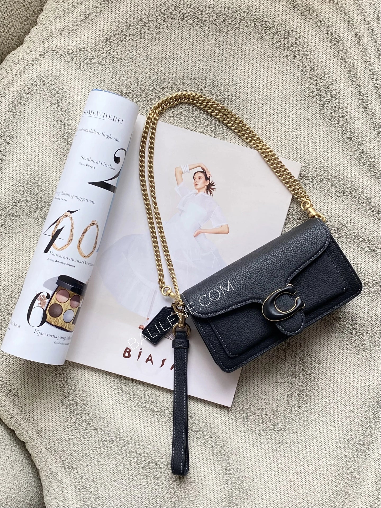 gambar-Coach-Tabby-Crossbody-Wristlet-Black-balilene