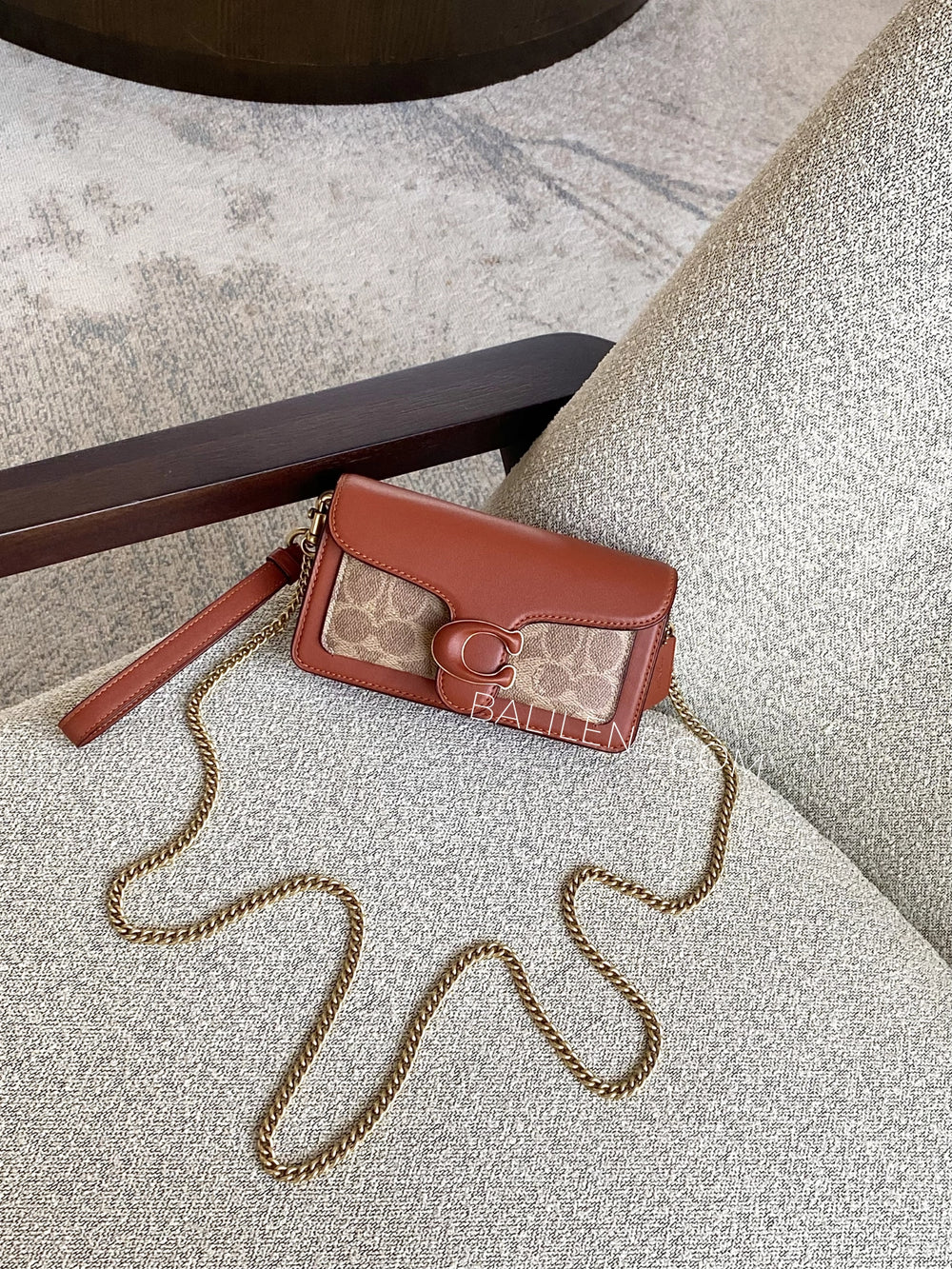 gambar-Coach-Tabby-Wristlet-In-Signature-Canvas-Tan-Rust-balilene
