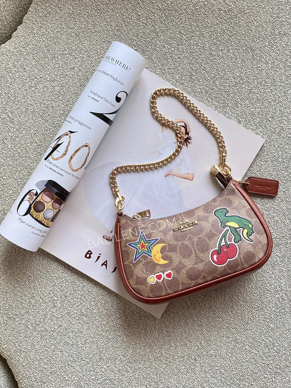 gambar-Coach-Teri-Mini-Crossbody-Bag-In-Signature-Canvas-With-Sticker-Print-Tan-Multi-balilene