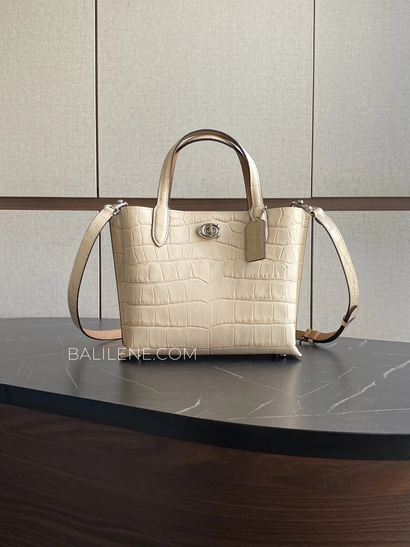 gambar-Coach-Willow-Tote-Bag-24-Croc-Embossed-Ivory-balilene