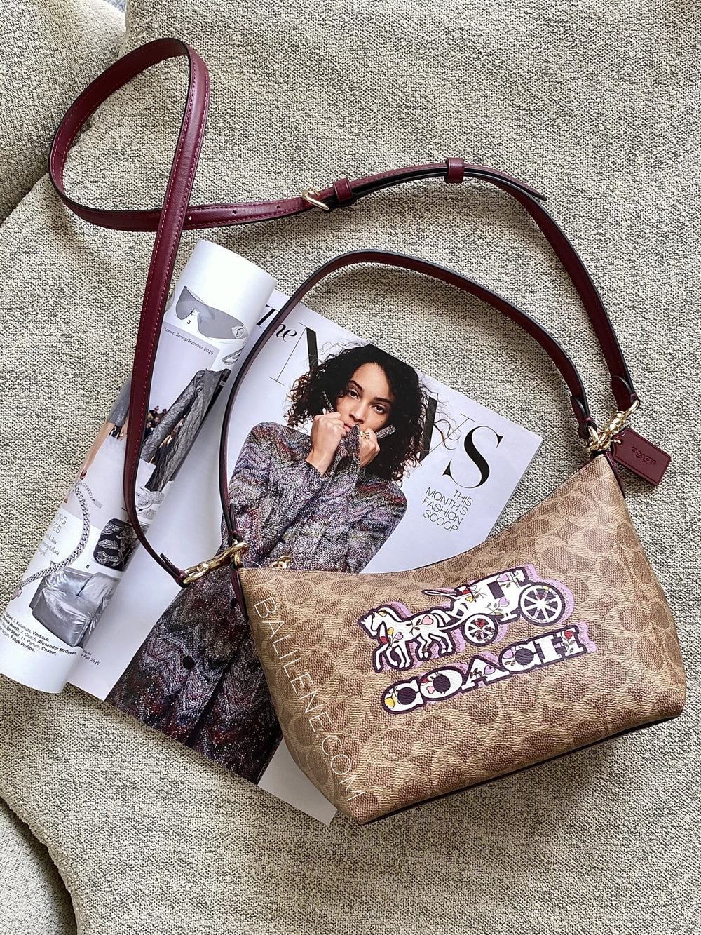 gambar-Coach-Zip-Top-Shoulder-Bag-In-Signature-Canvas-With-Horse-And-Carriage-Print-Tan-Black-Cherry-balilene