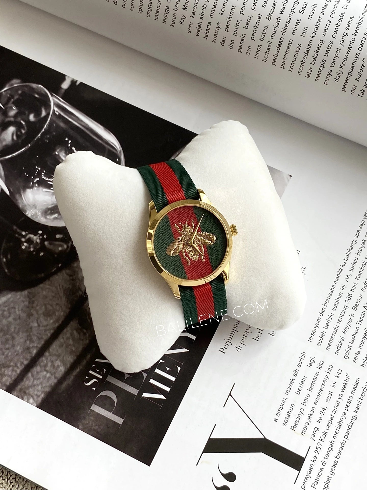 gambar-Gucci-G-Timeless-Bee-Red-Green-Dial-Two-Tone-Nylon-Strap-Watch-balilene