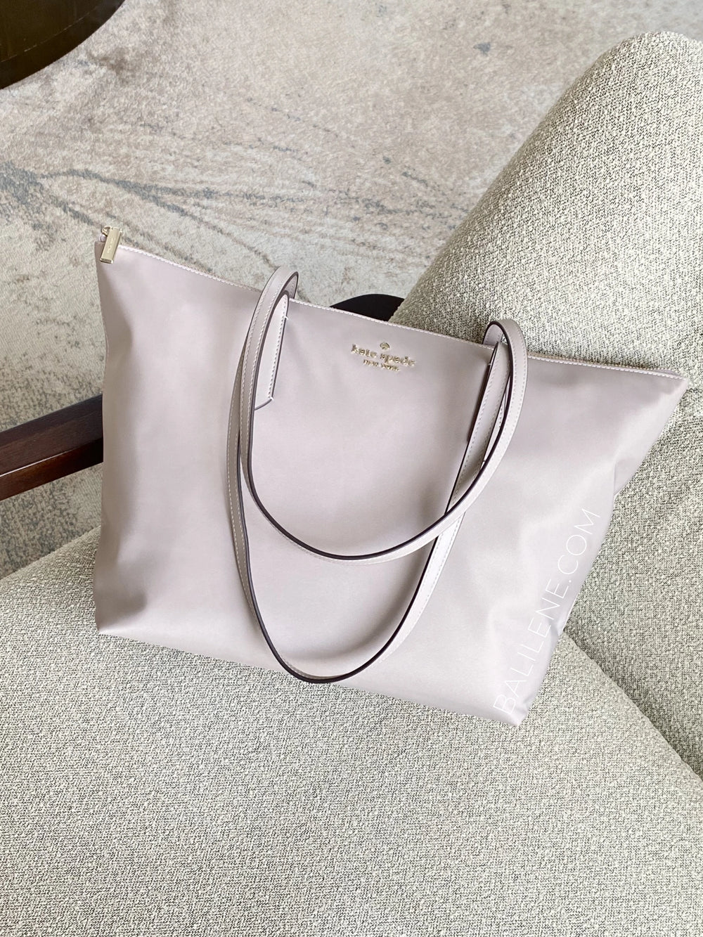 gambar-Kate-Spade-Kitt-Medium-Nylon-Tote-Cozy-Grey-balilene