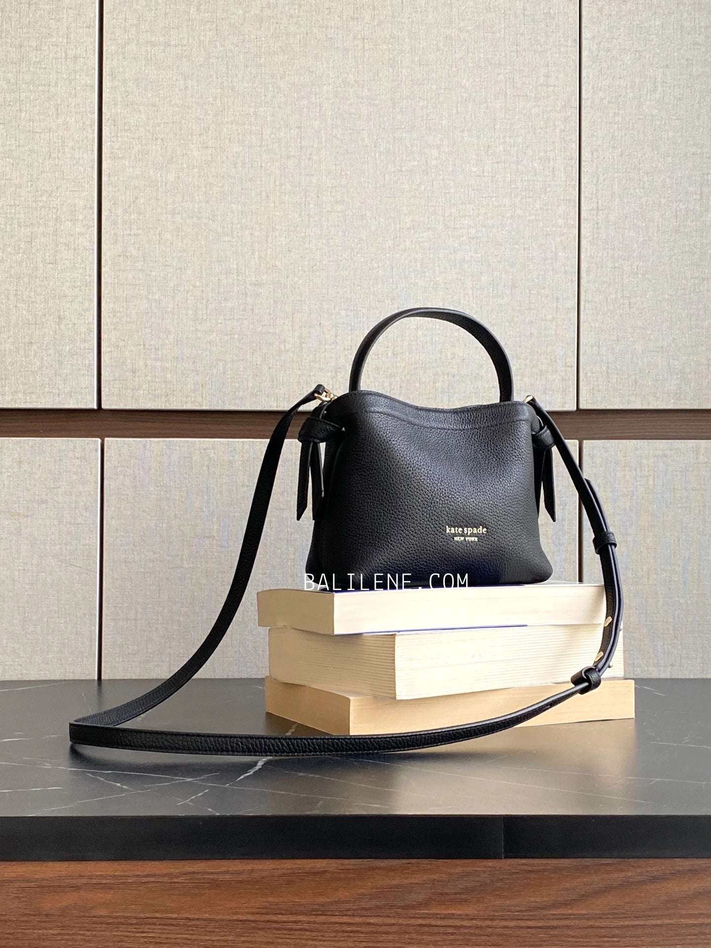 gambar-Kate-Spade-Knott-Mini-Crossbody-Pebbled-Leather-Black-balilene