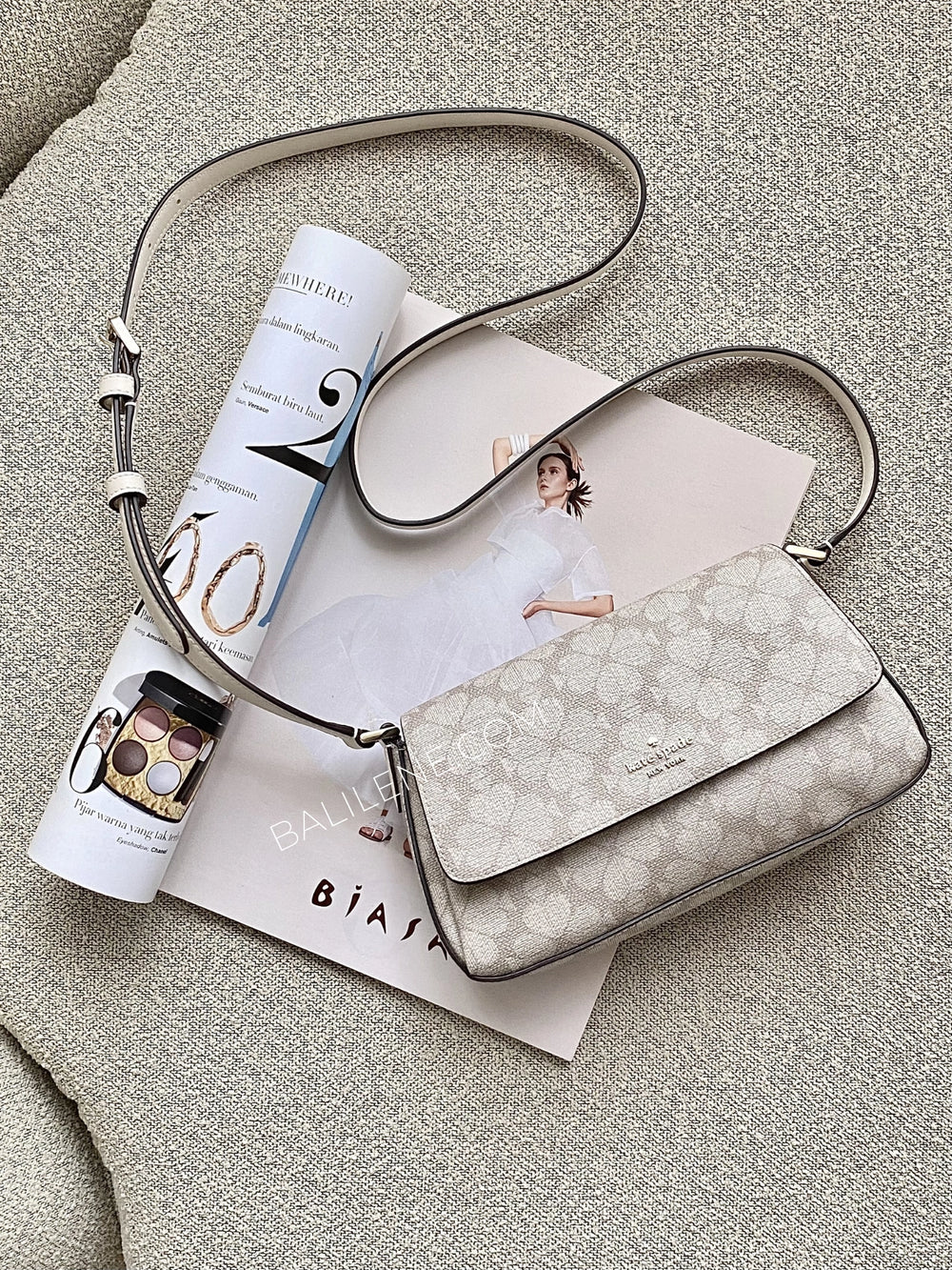 gambar-Kate-Spade-Sutton-Spade-Flower-Mini-Flap-Crossbody-Dark-Beige-Moon-Dust-balilene
