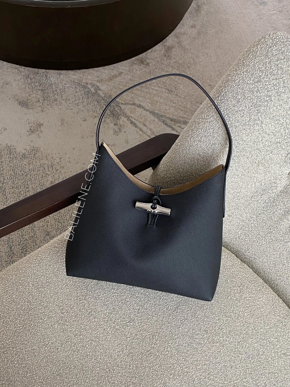 gambar-Longchamp-Le-Roseau-M-Hobo-Bag-Leather-Black-balilene