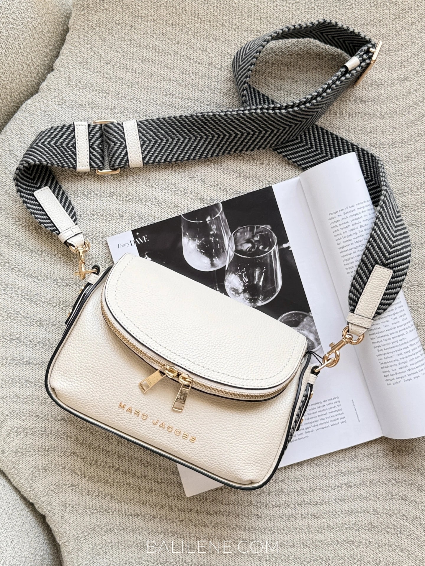 gambar-Marc-Jacobs-The-Groove-Mini-Messenger-Bag-Marshmallow-balilene