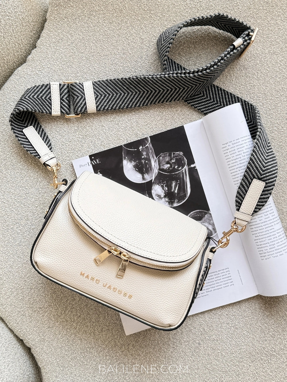gambar-Marc-Jacobs-The-Groove-Mini-Messenger-Bag-Marshmallow-balilene