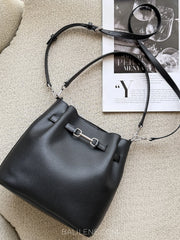 gambar-Michael-Kors-Carson-Medium-Pebbled-Leather-Convertible-Bucket-Crossbody-Bag-Black-balilene