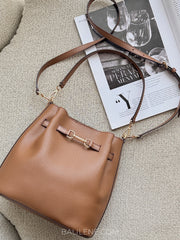 gambar-Michael-Kors-Carson-Medium-Pebbled-Leather-Convertible-Bucket-Crossbody-Bag-Luggage-balilene