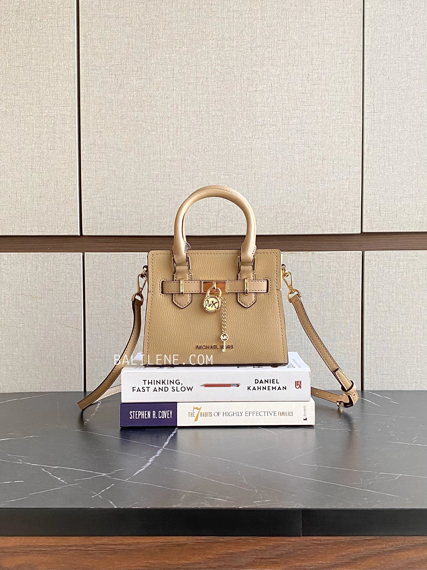 gambar-Michael-Kors-Hamilton-Extra-Small-Satchel-Leather-Crossbody-Bag-Camel-balilene