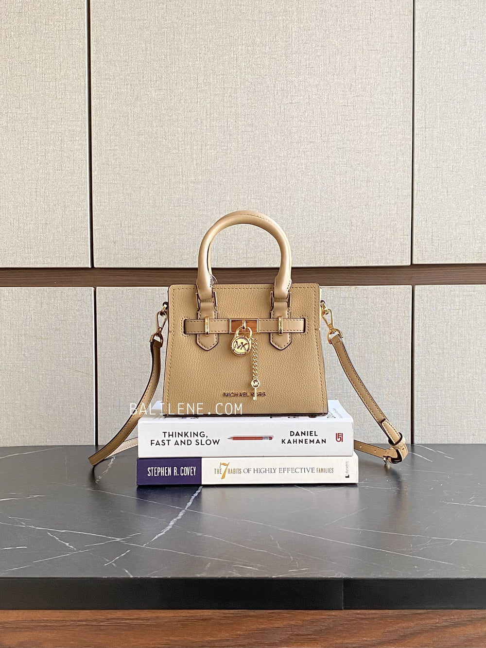 gambar-Michael-Kors-Hamilton-Extra-Small-Satchel-Leather-Crossbody-Bag-Camel-balilene