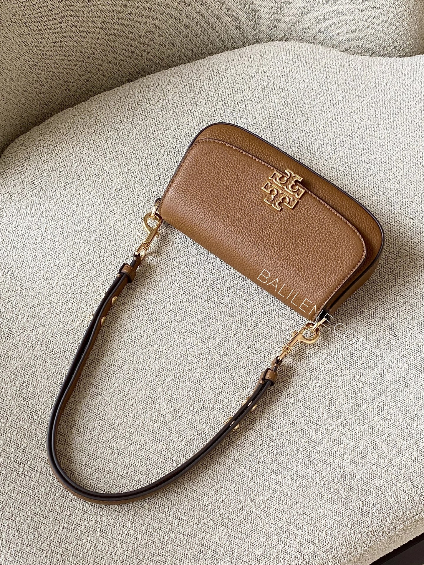 gambar-Tory-Burch-Britten-Convertible-Crossbody-Bag-Moose-balilene