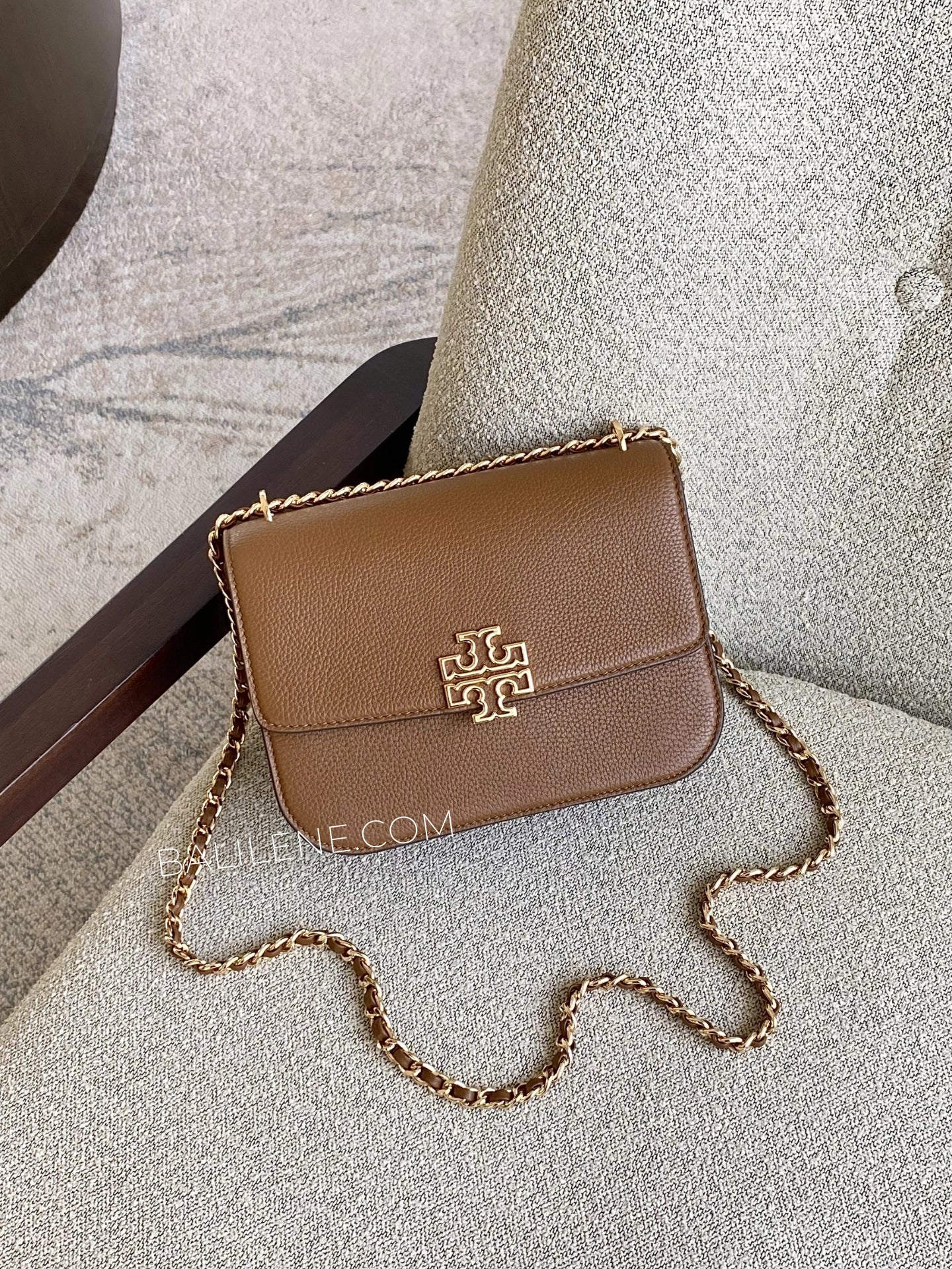 gambar-Tory-Burch-Britten-Small-Adjustable-Shoulder-Bag-Moose-balilene