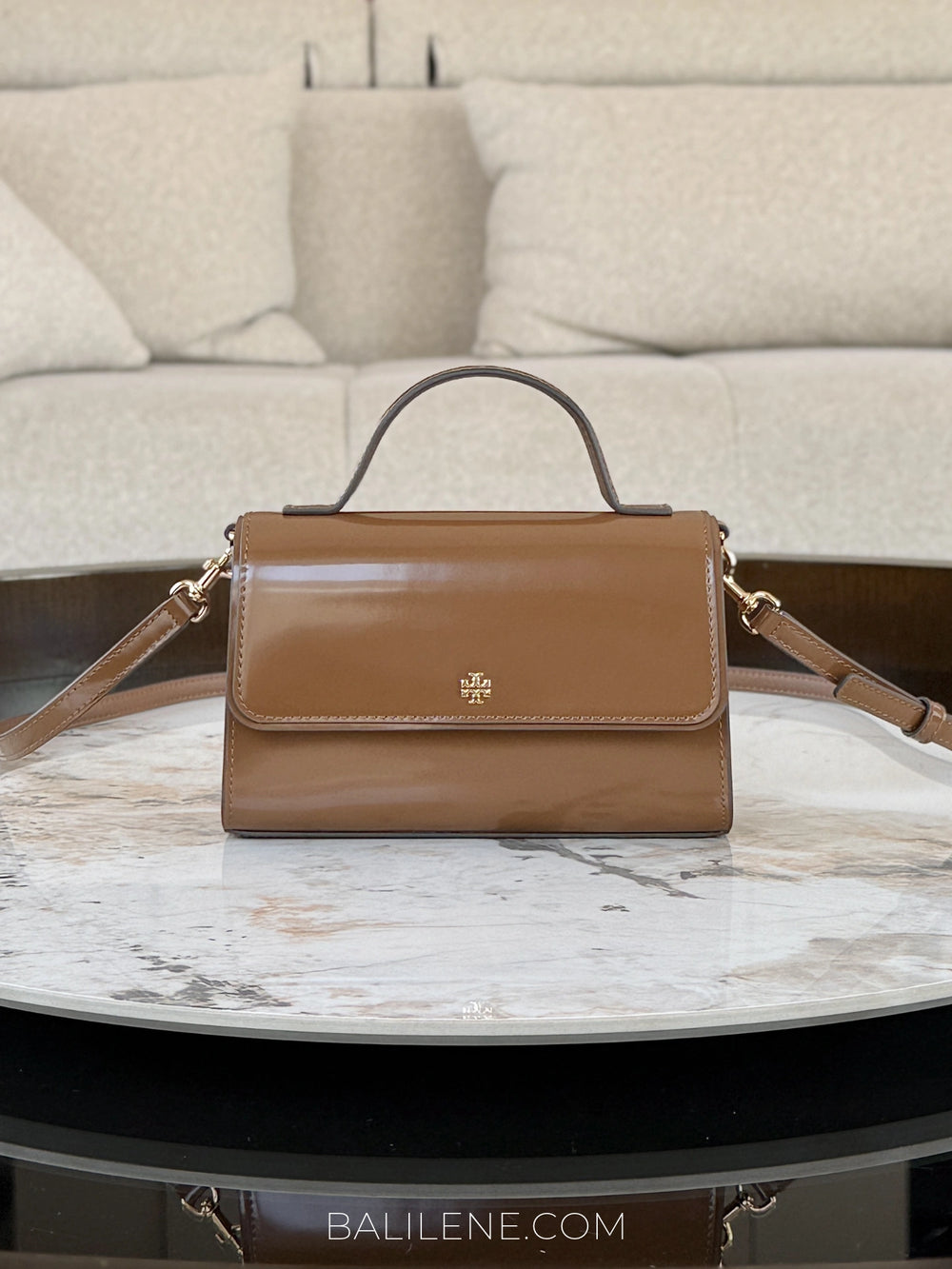 gambar-Tory-Burch-Emerson-Patent-Mini-Top-Handle-Bag-Rich-Walnut-balilene
