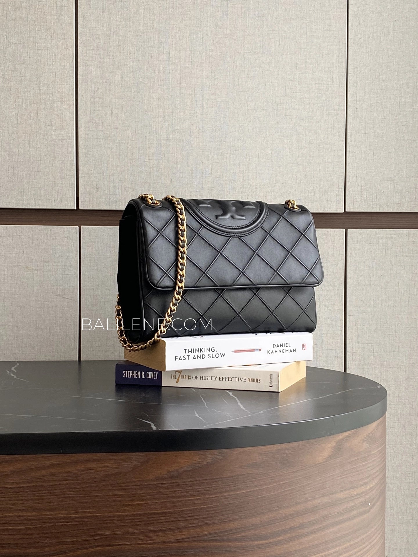 gambar-Tory-Burch-Fleming-Soft-Convertible-Shoulder-Bag-Black-balilene