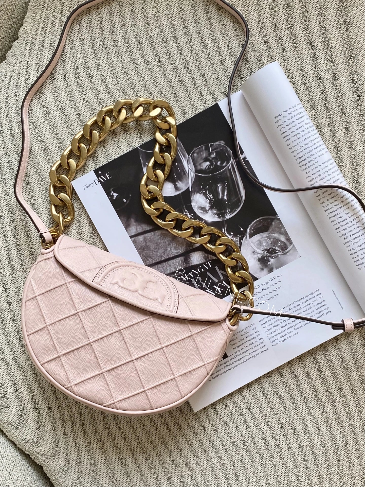 gambar-Tory-Burch-Fleming-Soft-Mini-Crescent-Bag-Blush-balilene