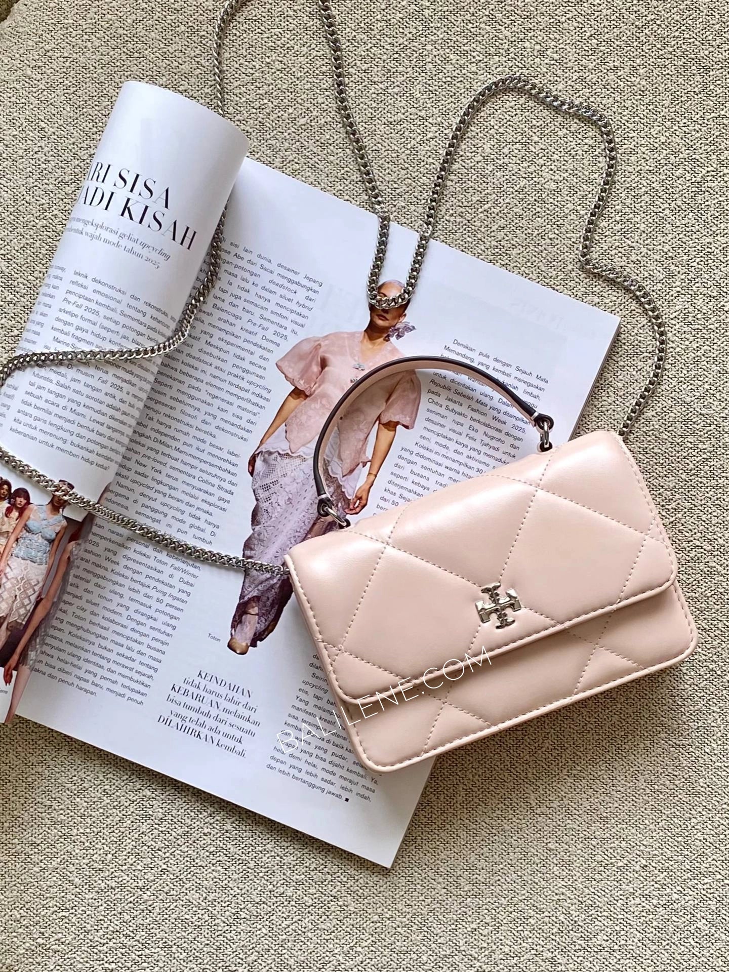 gambar-Tory-Burch-Kira-Diamond-Quilt-Mini-Top-Handle-Chain-Wallet-Soft-Pink-balilene