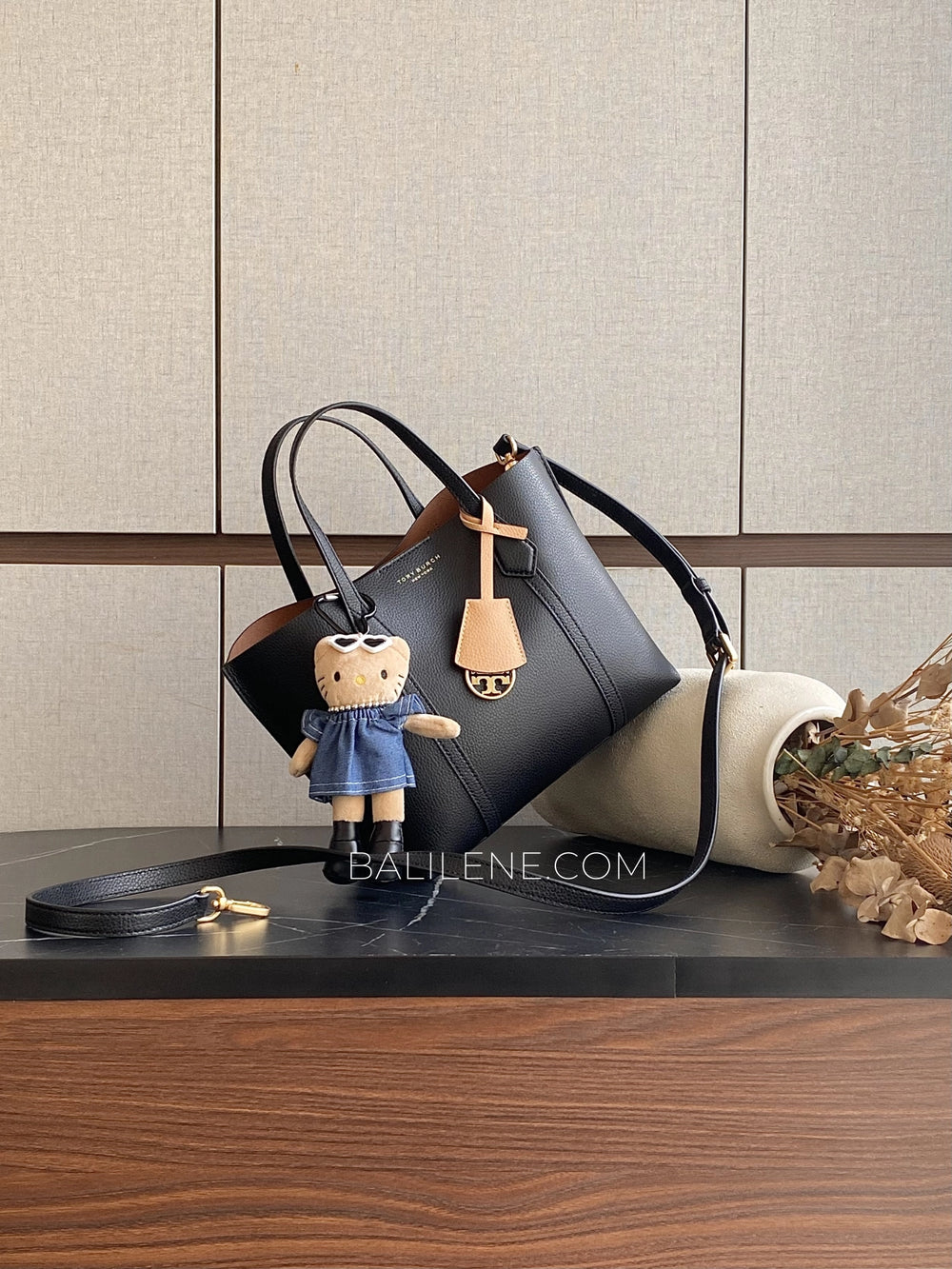 gambar-Tory-Burch-Perry-Small-Triple-Compartment-Tote-Bag-Black-balilene