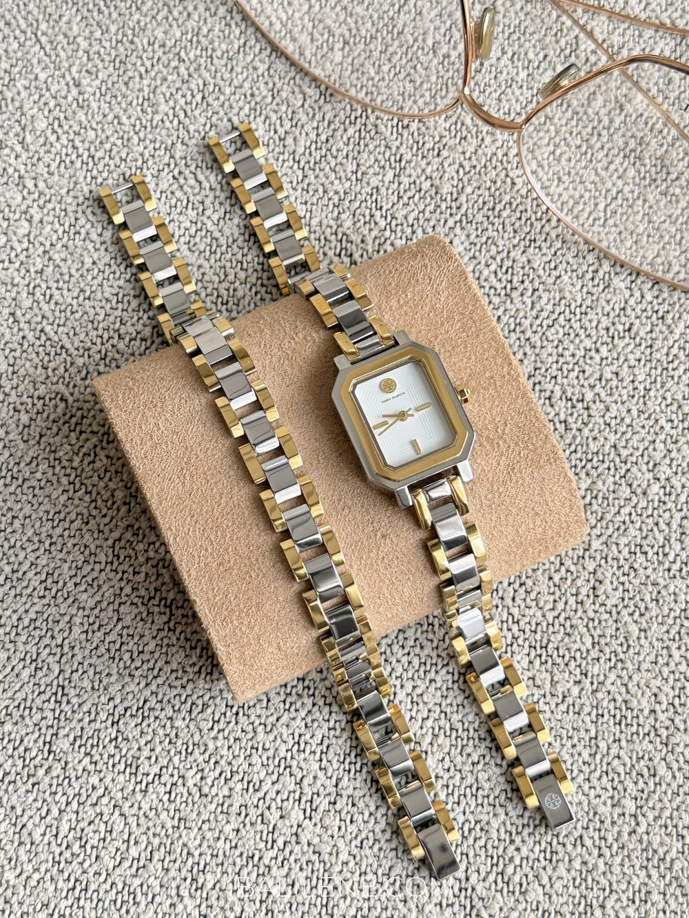 gambar-Tory-Burch-Robinson-Mini-Watch-Double-Wrap-Two-Tone-Gold-Silver-balilene
