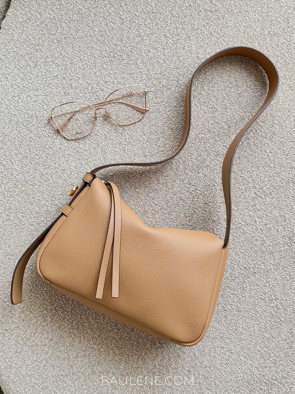 gambar-Tory-Burch-Romy-Small-Shoulder-Bag-Tiramisu-balilene