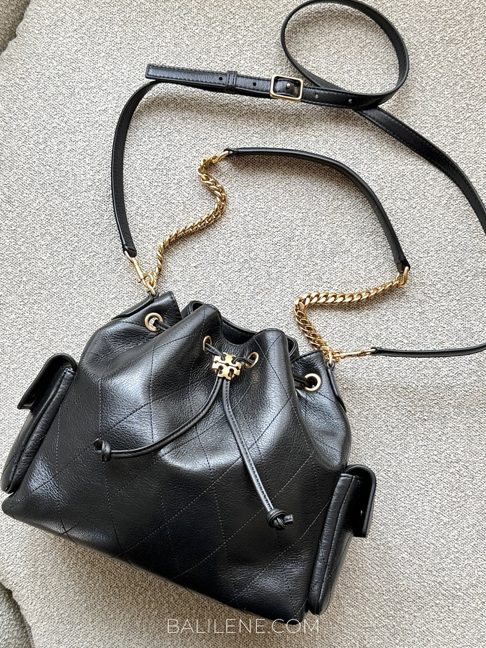 gambar-Tory-Burch-Small-Charlie-Quilted-Drawstring-Shoulder-Bag-Black-balilene