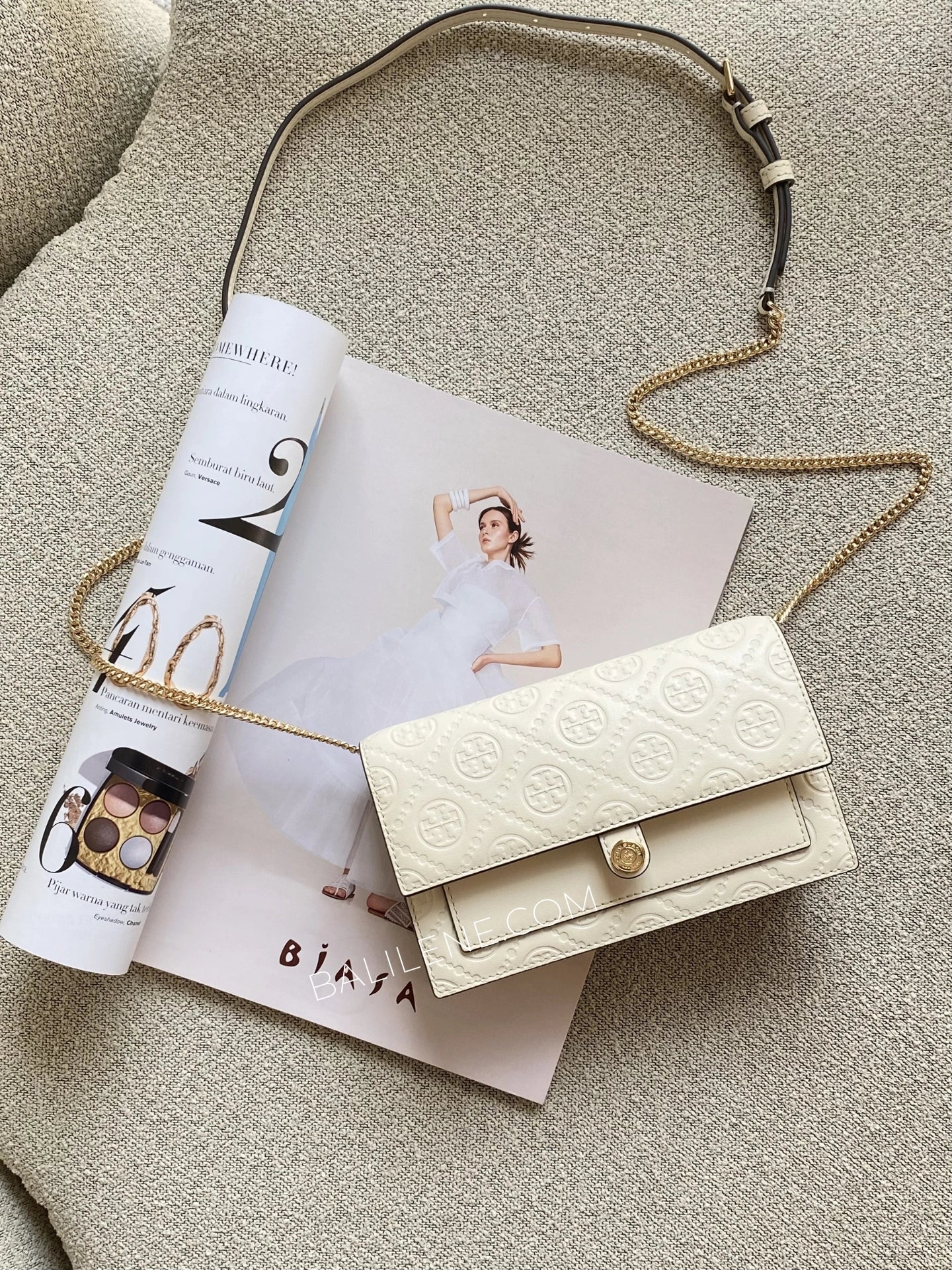 gambar-Tory-Burch-T-Monogram-Leather-Chain-Wallet-Light-Cream-balilene