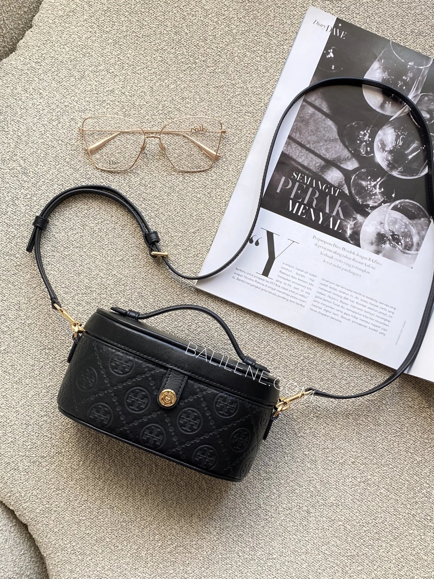 gambar-Tory-Burch-T-Monogram-Leather-Vanity-Case-Bag-Black-balilene