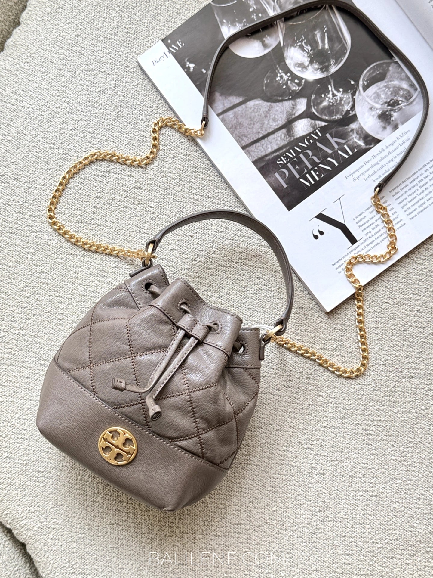 gambar-Tory-Burch-Willa-Mini-Bucket-Bag-Volcanic-Stone-balilene