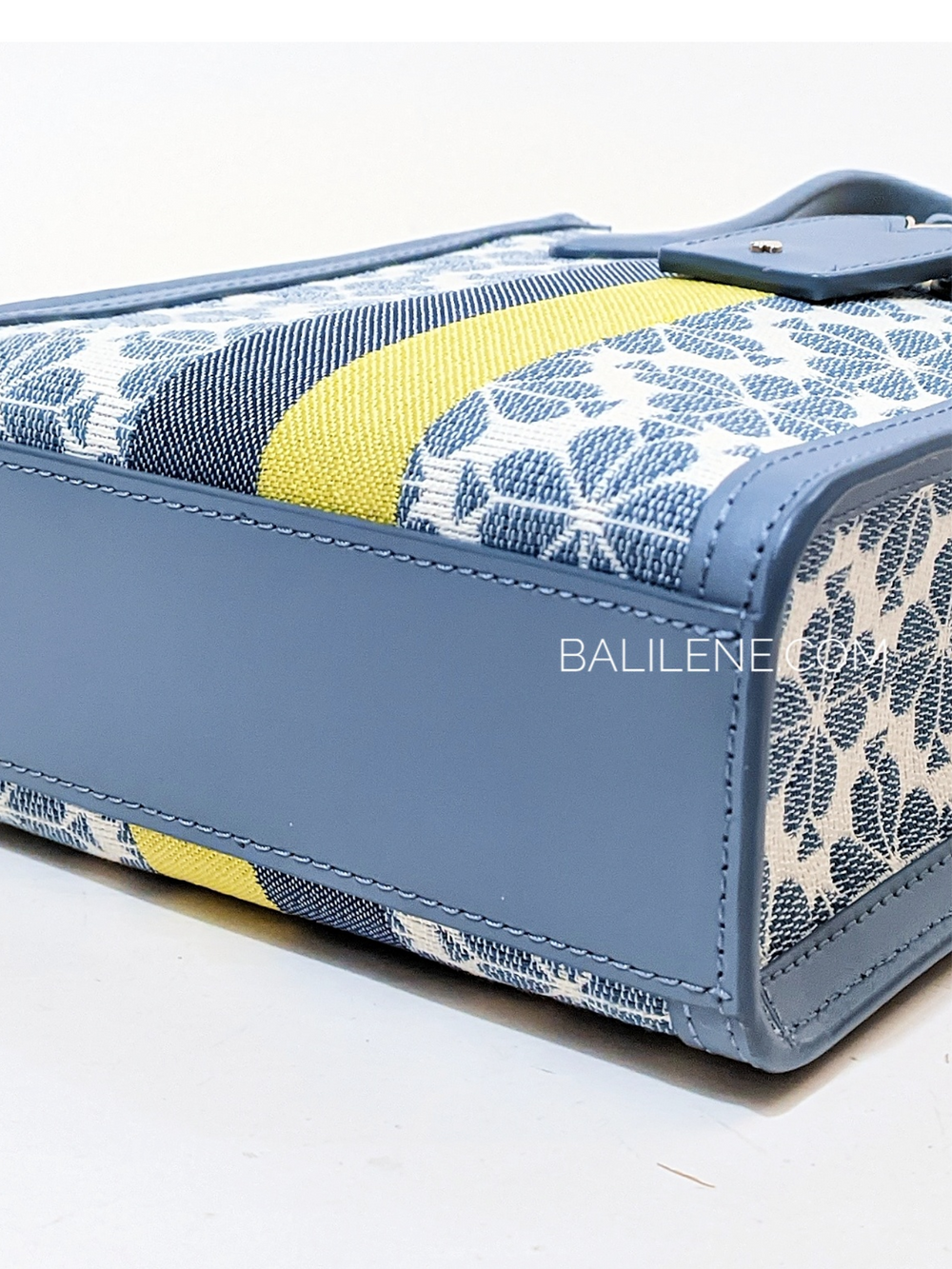gambar-bawah-Kate-Spade-Manhattan-Spade-Flower-Jacquard-Stripe-Mini-Tote-Morning-Sky-Multi