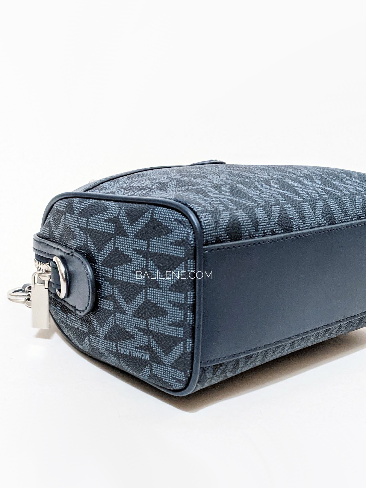 gambar-bawah-Michael-Kors-Blaire-Extra-Small-Logo-Duffel-Crossbody-Bag-Admiral