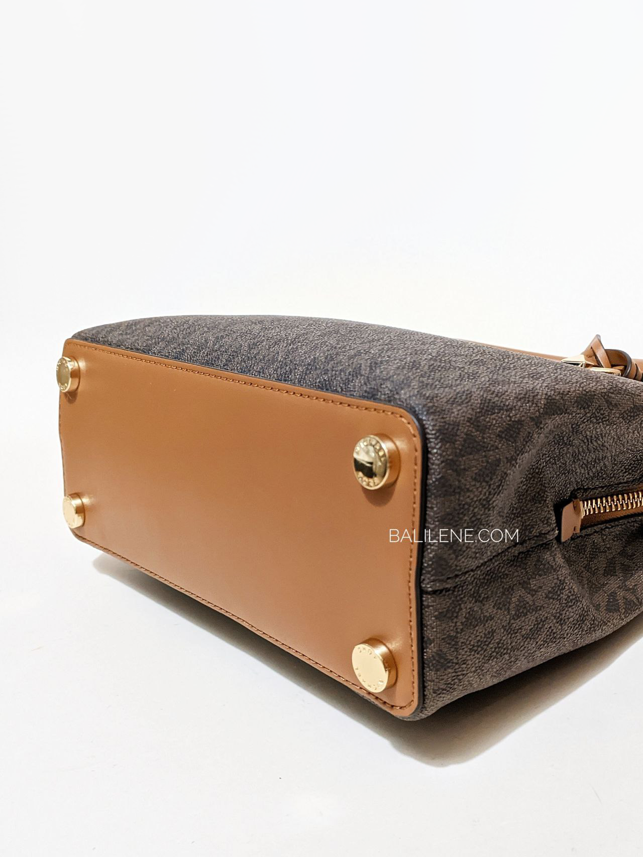 gambar-bawah-Michael-Kors-Edith-Small-Logo-Satchel-Brown