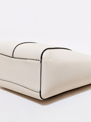 gambar-bawah-Tory-Burch-McGraw-Carryall-Brie