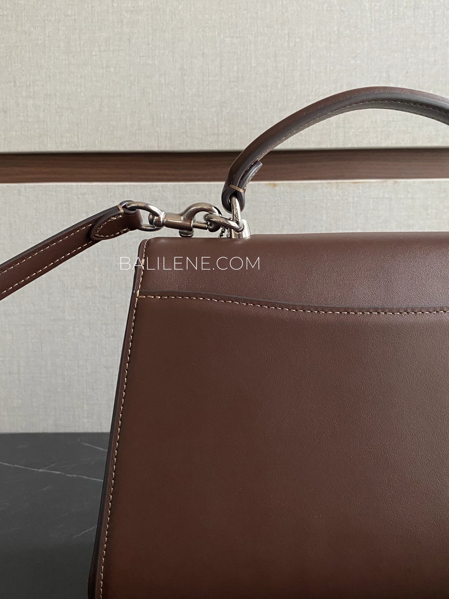 gambar-belakang-Coach-Eliza-Top-Handle-Bag-Maple-balilene