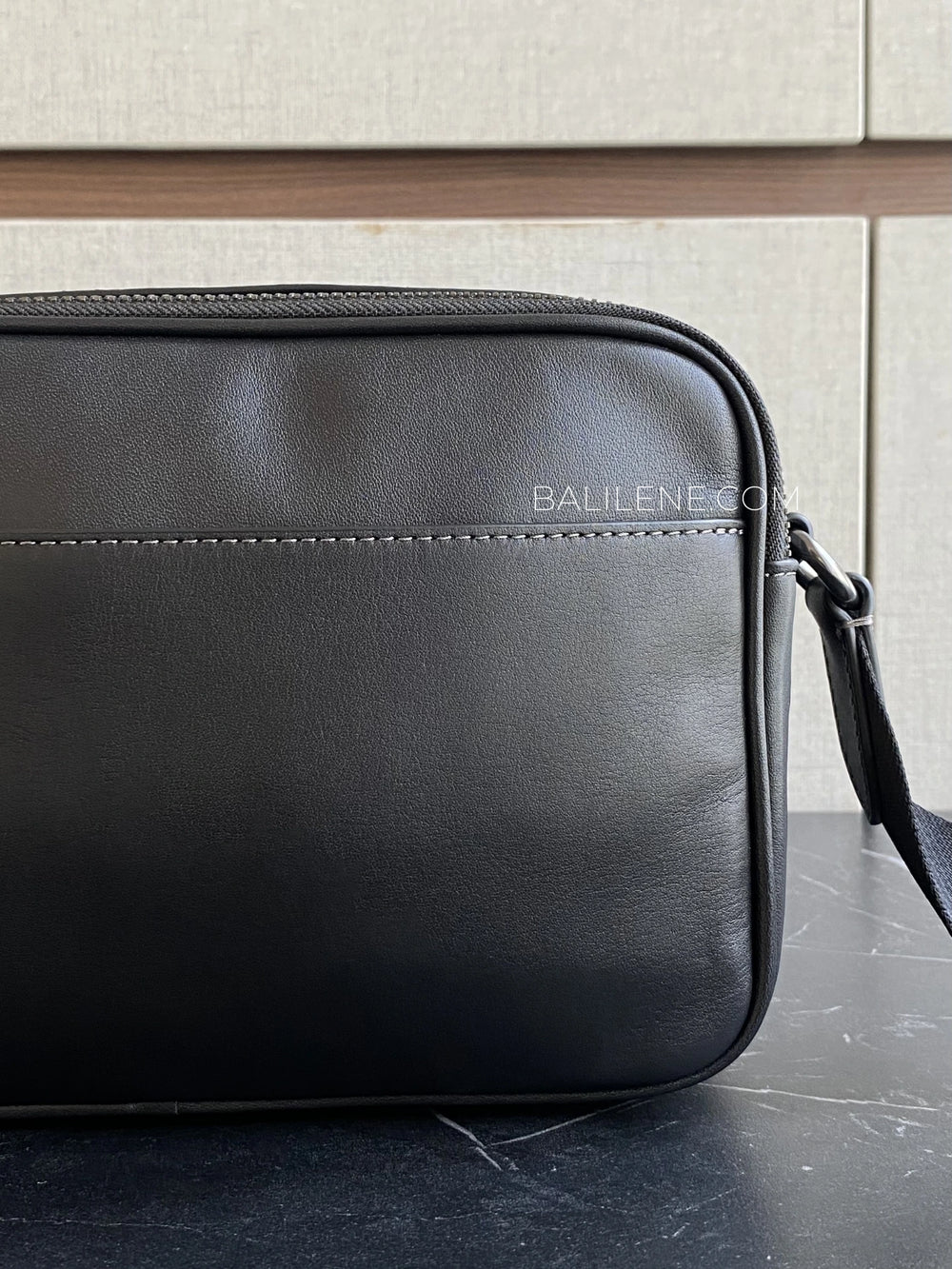 gambar-belakang-Coach-Graham-Crossbody-Bag-Black-balilene