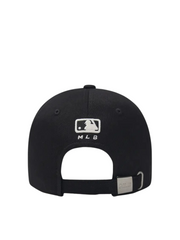 gambar-belakang-MLB-Yankees-Varsity-Cursive-Unstructured-Ball-Cap-Black