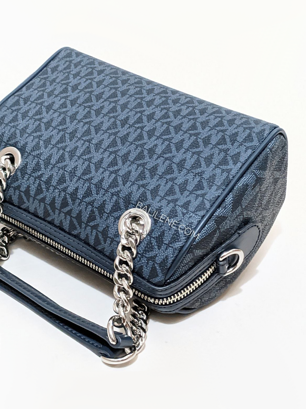 gambar-belakang-Michael-Kors-Blaire-Extra-Small-Logo-Duffel-Crossbody-Bag-Admiral