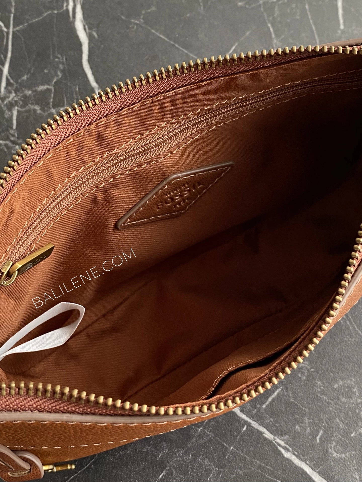 gambar-dalam-Fossil-Skylar-Leather-Baguette-Brown-balilene