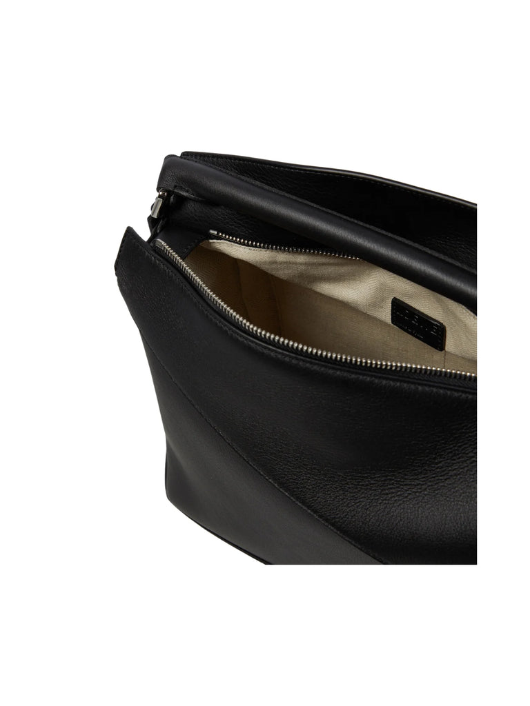 gambar-dalam-Loewe-Puzzle-Edge-Medium-leather-shoulder-bag-blackWEBP