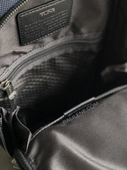 gambar-dalam-Tumi-Fife-Slim-Sling-Bag-Navy-balilene