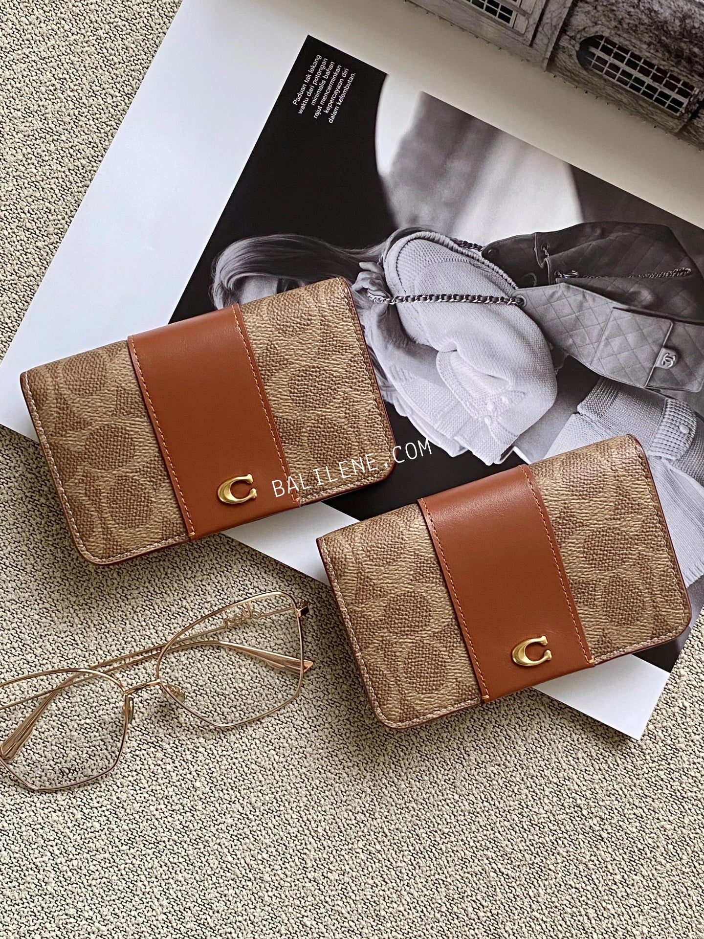 gambar-depan-Coach-Essential-Slim-Card-Case-In-Signature-Canvas-Tan-Caramel-balilene