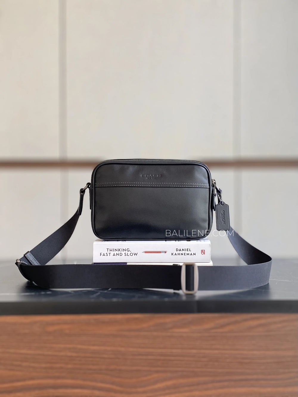 gambar-depan-Coach-Graham-Crossbody-Bag-Black-balilene