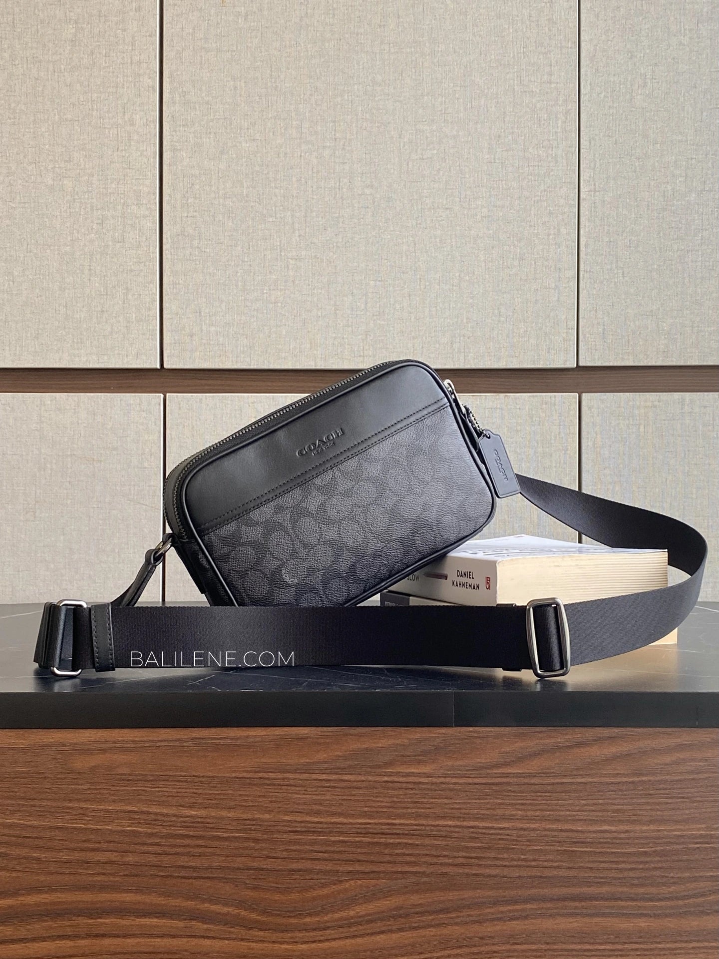 gambar-depan-Coach-Graham-Crossbody-Bag-In-Signature-Canvas-Charcoal-Black-balilene