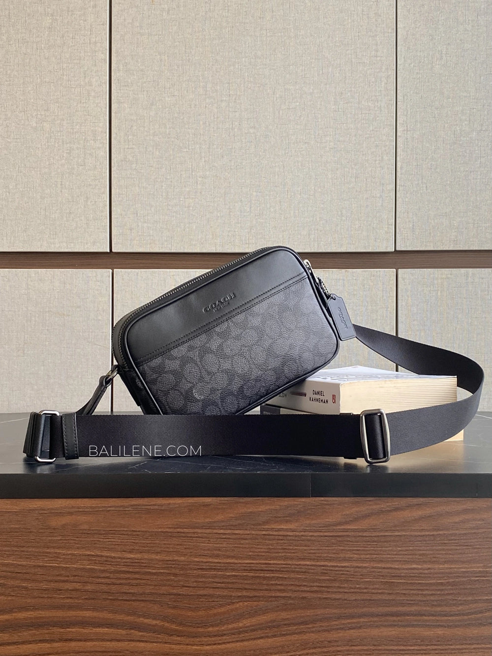 gambar-depan-Coach-Graham-Crossbody-Bag-In-Signature-Canvas-Charcoal-Black-balilene