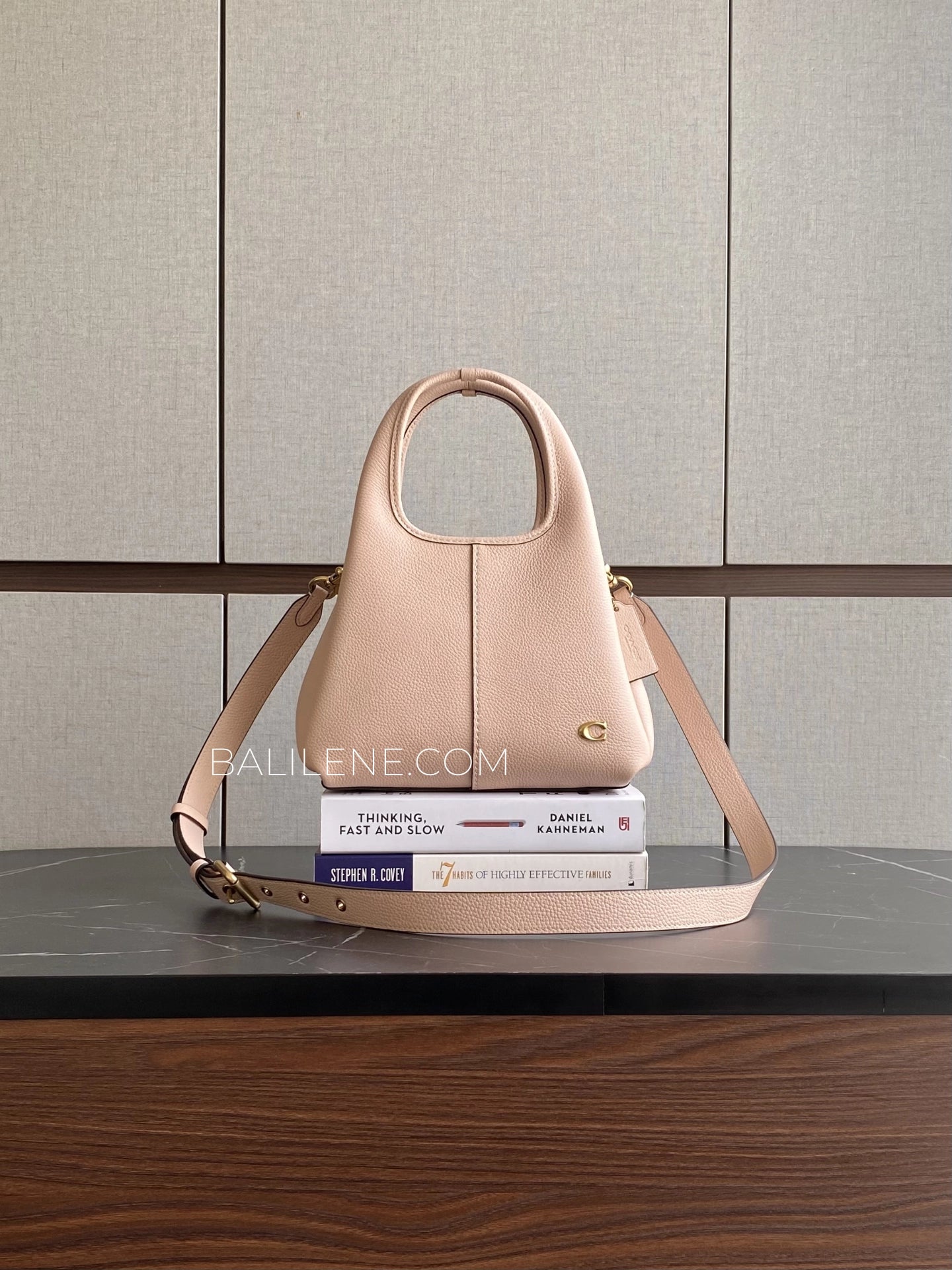 gambar-depan-Coach-Lana-Shoulder-Bag-23-Cream-balilene